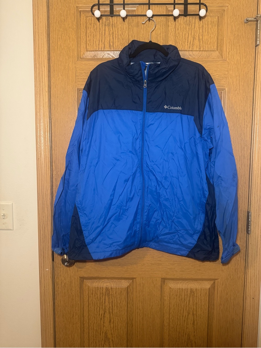 Columbia Men's Two-Tone Blue Packable Windbreaker